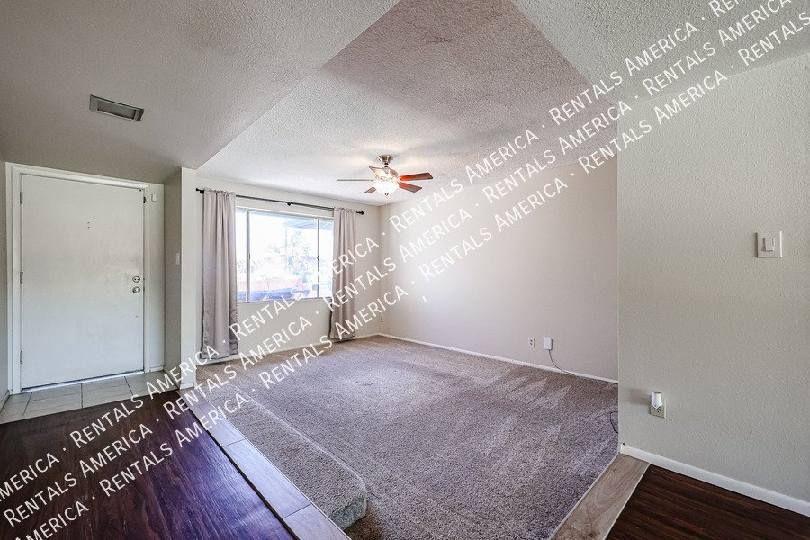 4 bed 2 bath Private Pool No HOA property image