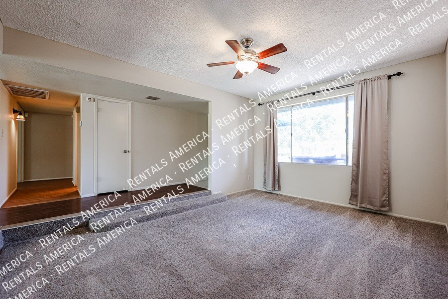 4 bed 2 bath Private Pool No HOA property image