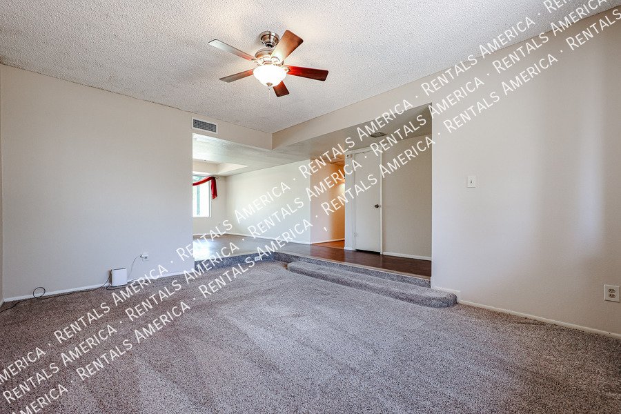 4 bed 2 bath Private Pool No HOA property image