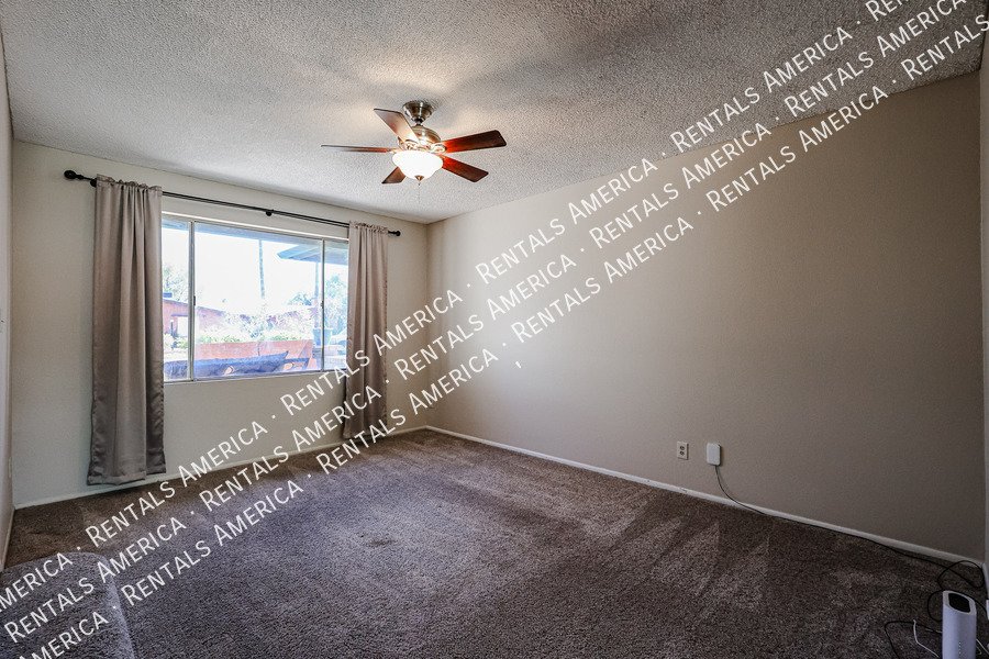4 bed 2 bath Private Pool No HOA property image