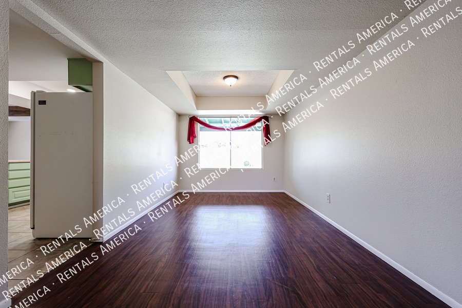4 bed 2 bath Private Pool No HOA property image