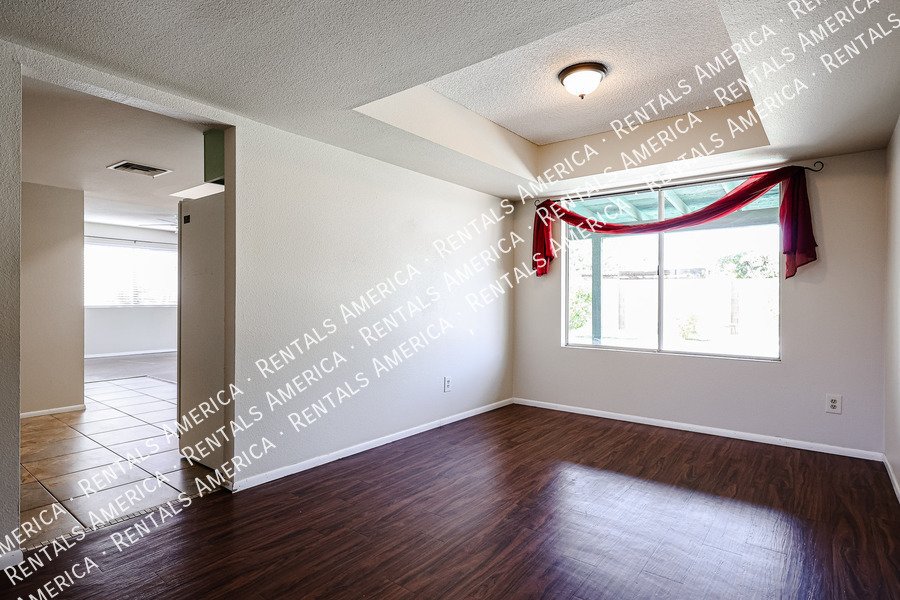 4 bed 2 bath Private Pool No HOA property image