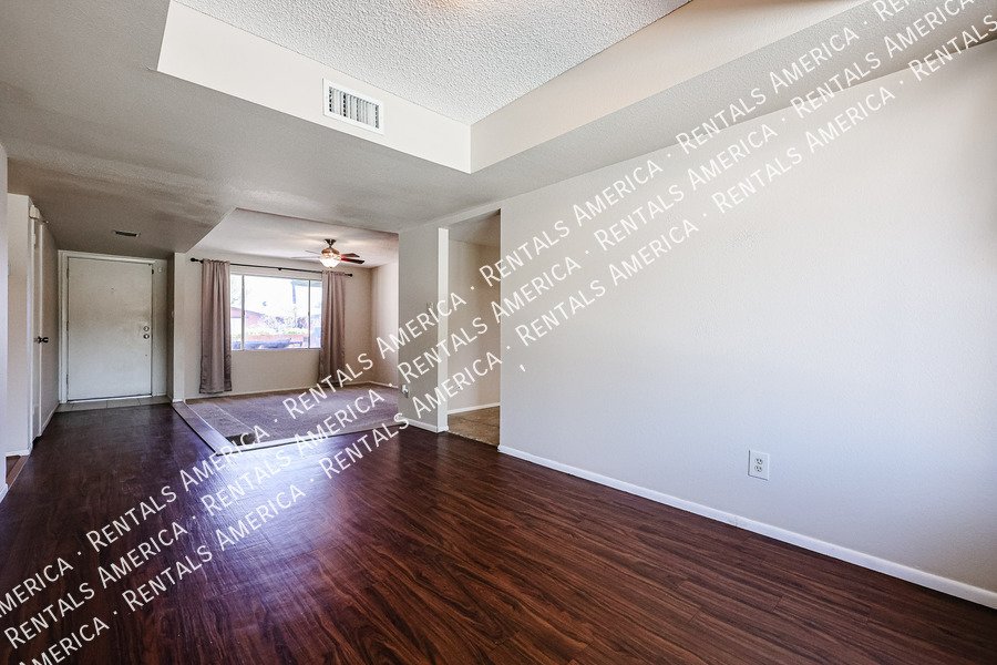 4 bed 2 bath Private Pool No HOA property image