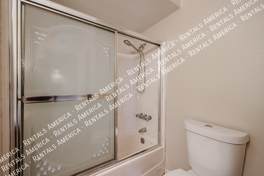 4 bed 2 bath Private Pool No HOA property image