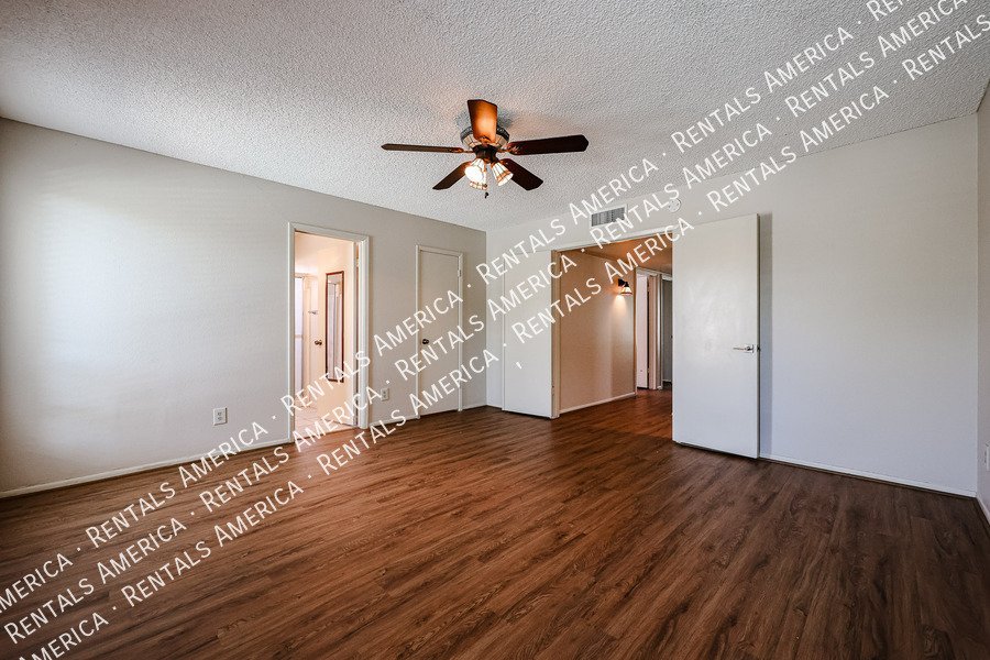 4 bed 2 bath Private Pool No HOA property image