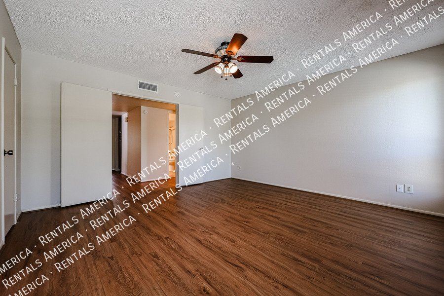 4 bed 2 bath Private Pool No HOA property image