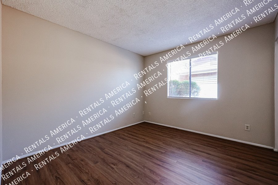 4 bed 2 bath Private Pool No HOA property image