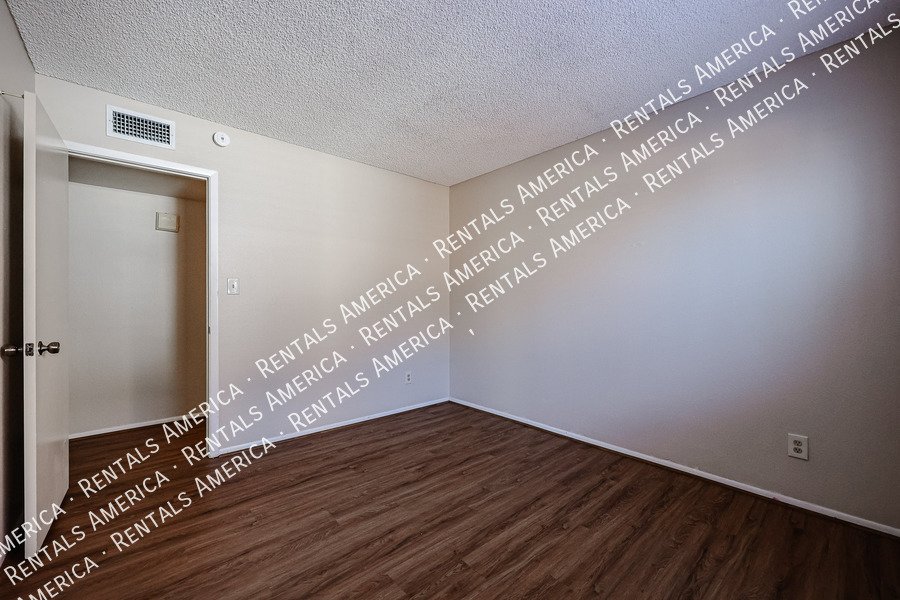 4 bed 2 bath Private Pool No HOA property image