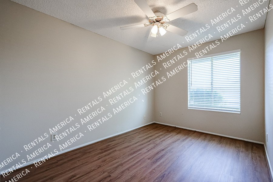4 bed 2 bath Private Pool No HOA property image