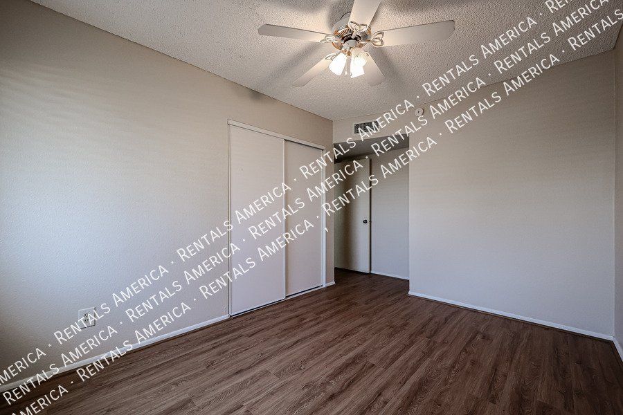 4 bed 2 bath Private Pool No HOA property image