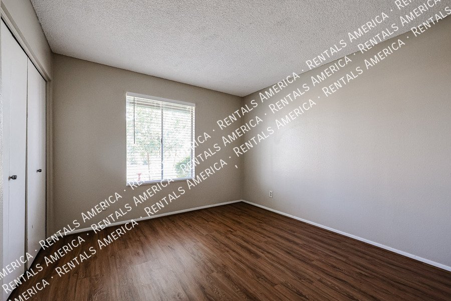 4 bed 2 bath Private Pool No HOA property image