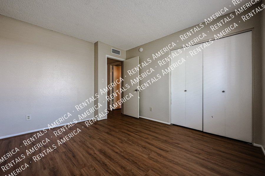 4 bed 2 bath Private Pool No HOA property image