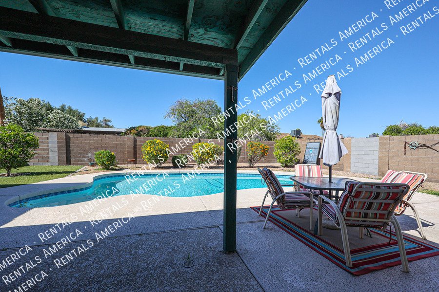 4 bed 2 bath Private Pool No HOA property image