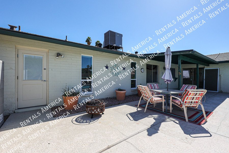 4 bed 2 bath Private Pool No HOA property image