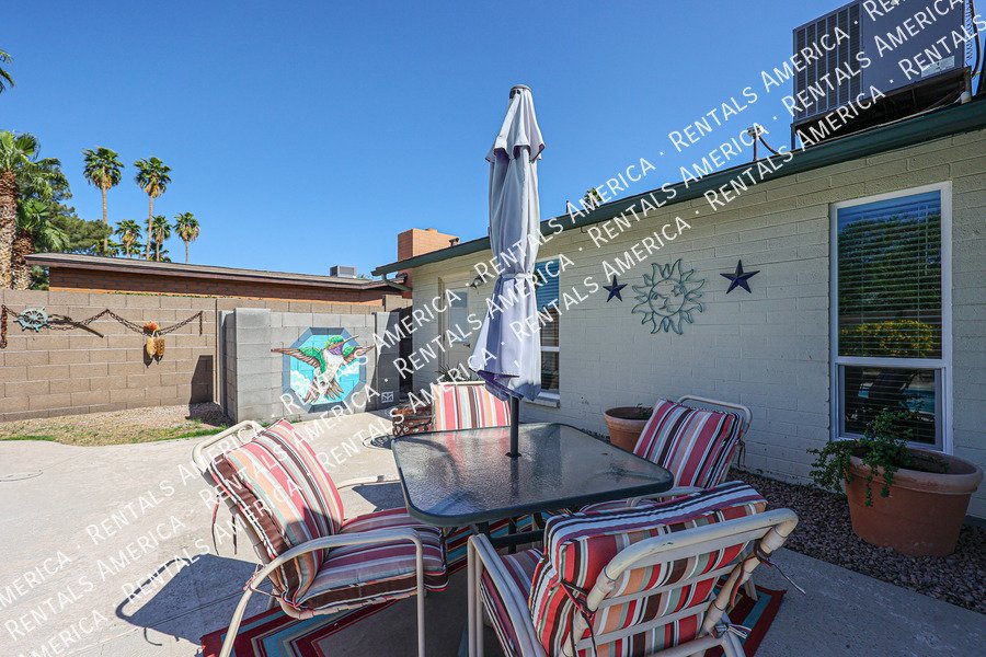 4 bed 2 bath Private Pool No HOA property image