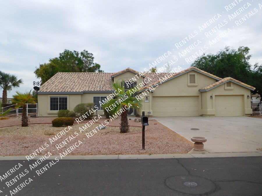 Beautiful Home on a Large Lot in a Highly Desirable Glendale Location! property image