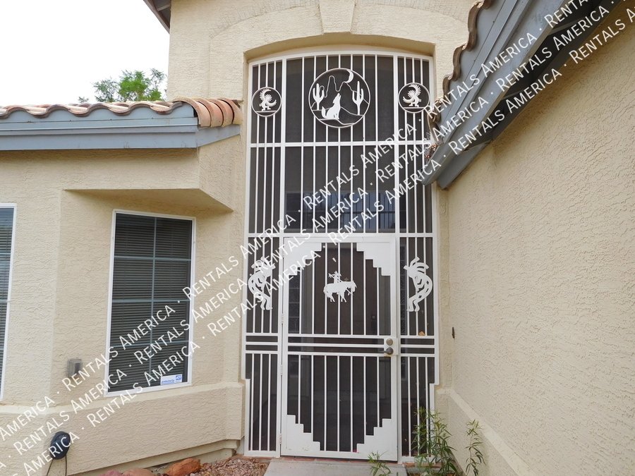 Beautiful Home on a Large Lot in a Highly Desirable Glendale Location! property image