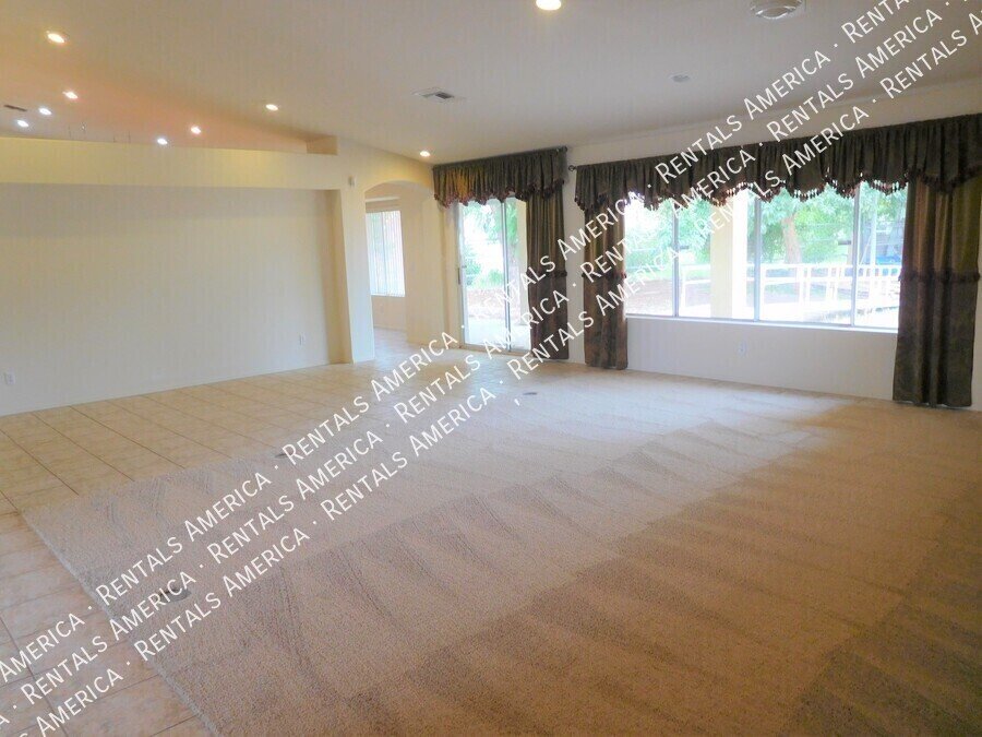Beautiful Home on a Large Lot in a Highly Desirable Glendale Location! property image