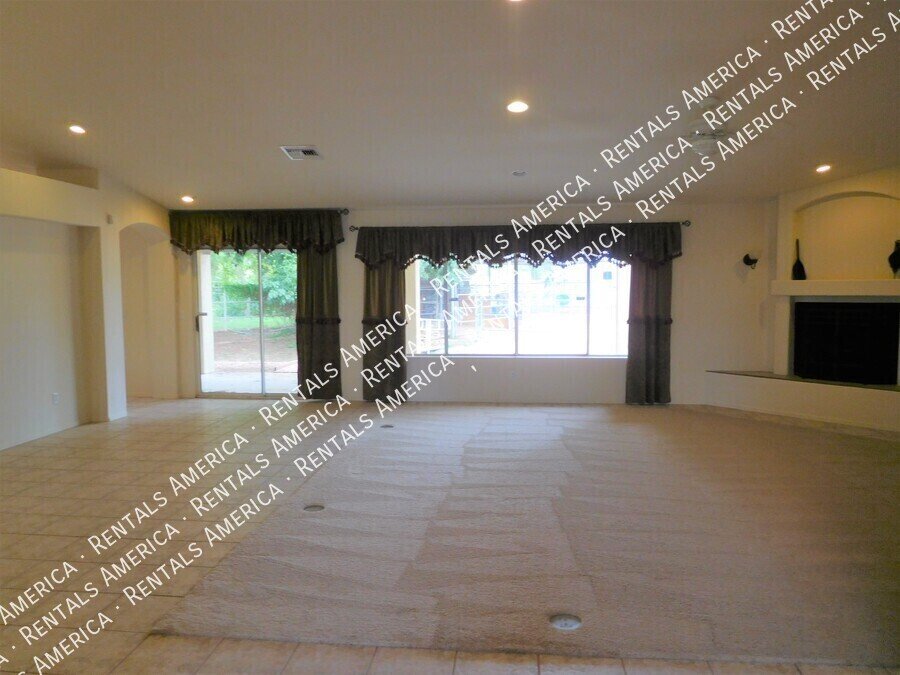 Beautiful Home on a Large Lot in a Highly Desirable Glendale Location! property image