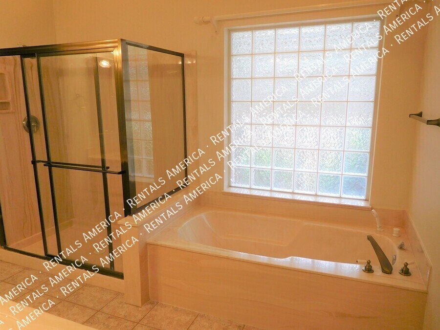 Beautiful Home on a Large Lot in a Highly Desirable Glendale Location! property image