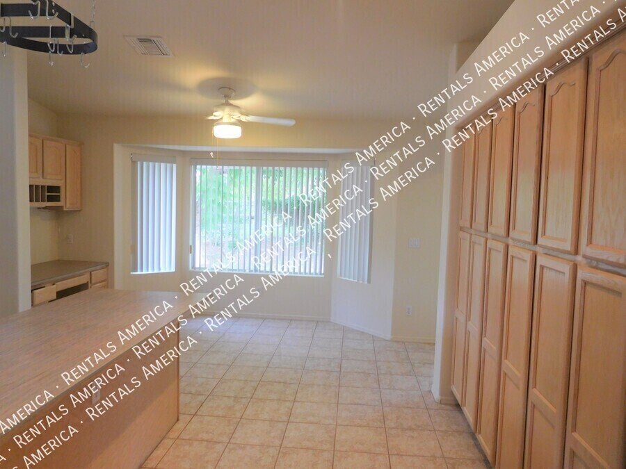 Beautiful Home on a Large Lot in a Highly Desirable Glendale Location! property image