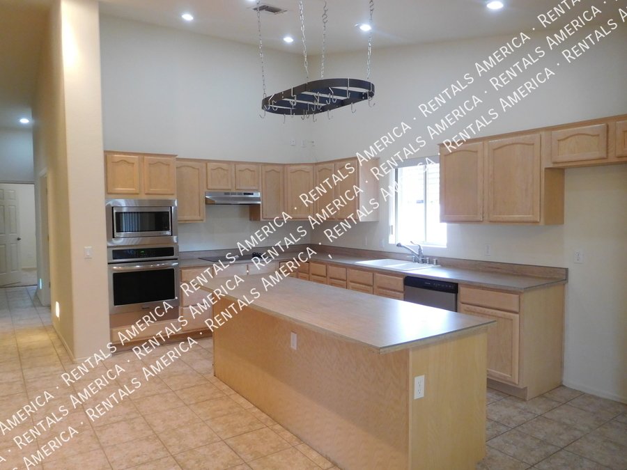 Beautiful Home on a Large Lot in a Highly Desirable Glendale Location! property image