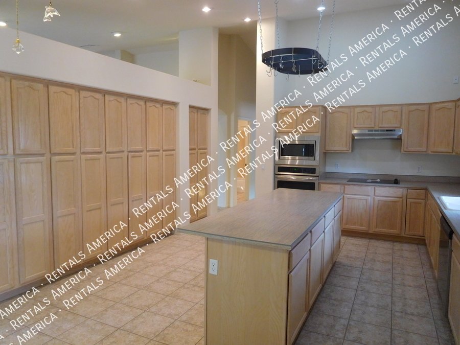 Beautiful Home on a Large Lot in a Highly Desirable Glendale Location! property image