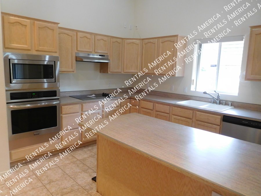 Beautiful Home on a Large Lot in a Highly Desirable Glendale Location! property image