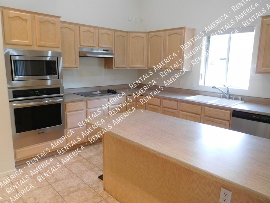 Beautiful Home on a Large Lot in a Highly Desirable Glendale Location! property image