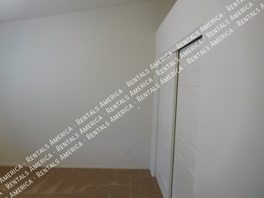 Beautiful Home on a Large Lot in a Highly Desirable Glendale Location! property image