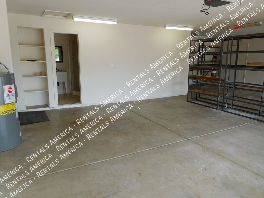 Beautiful Home on a Large Lot in a Highly Desirable Glendale Location! property image