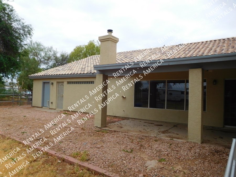 Beautiful Home on a Large Lot in a Highly Desirable Glendale Location! property image