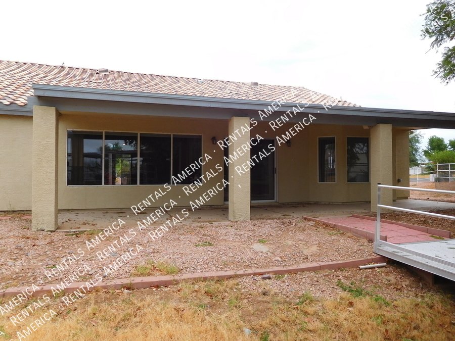 Beautiful Home on a Large Lot in a Highly Desirable Glendale Location! property image