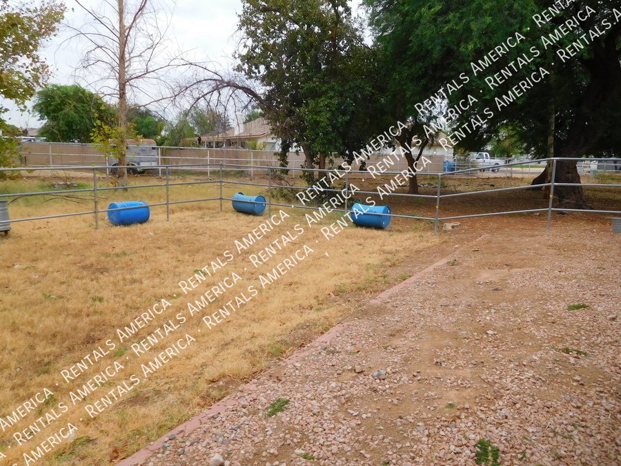 Beautiful Home on a Large Lot in a Highly Desirable Glendale Location! property image