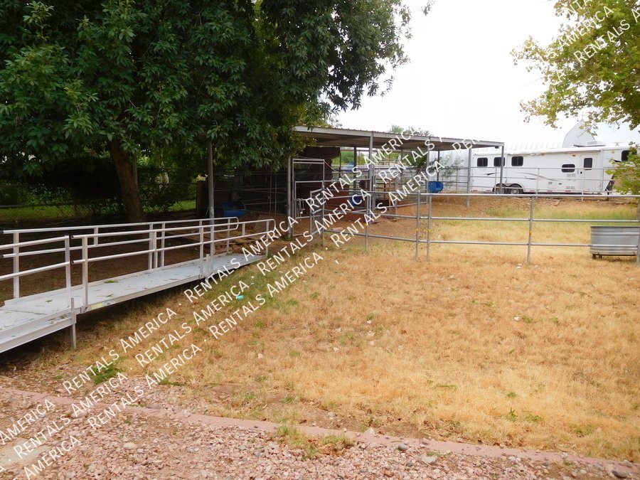Beautiful Home on a Large Lot in a Highly Desirable Glendale Location! property image