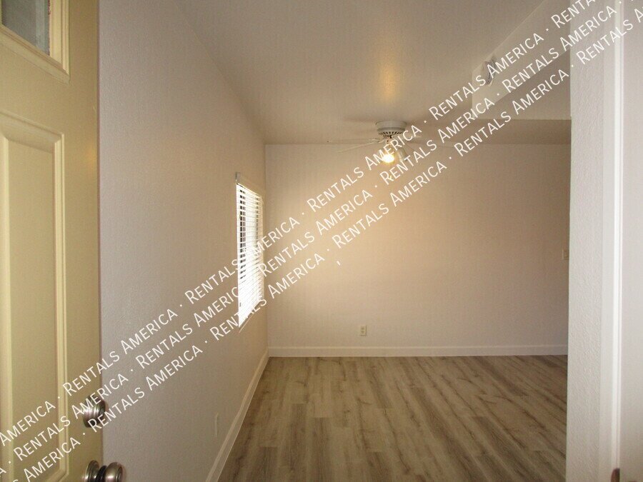 1 bedroom with washer and dryer! property image