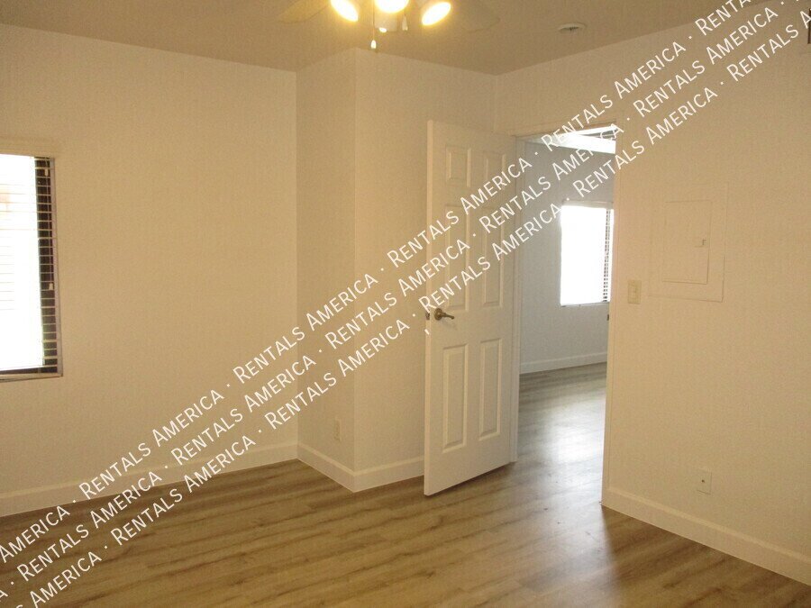 1 bedroom with washer and dryer! property image