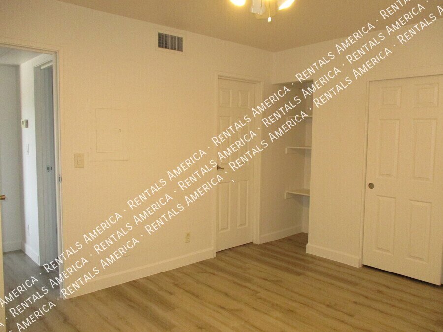 1 bedroom with washer and dryer! property image