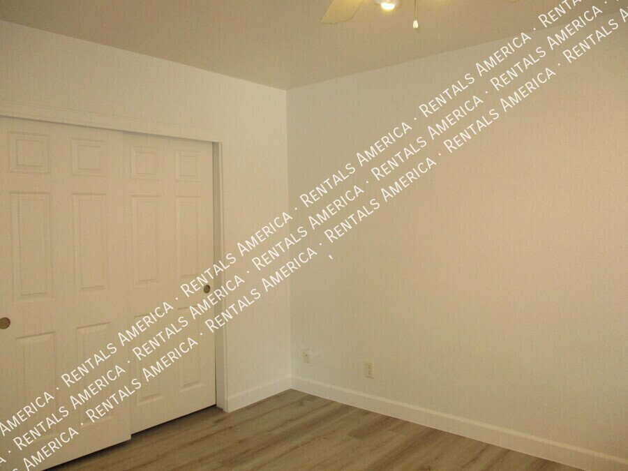 1 bedroom with washer and dryer! property image
