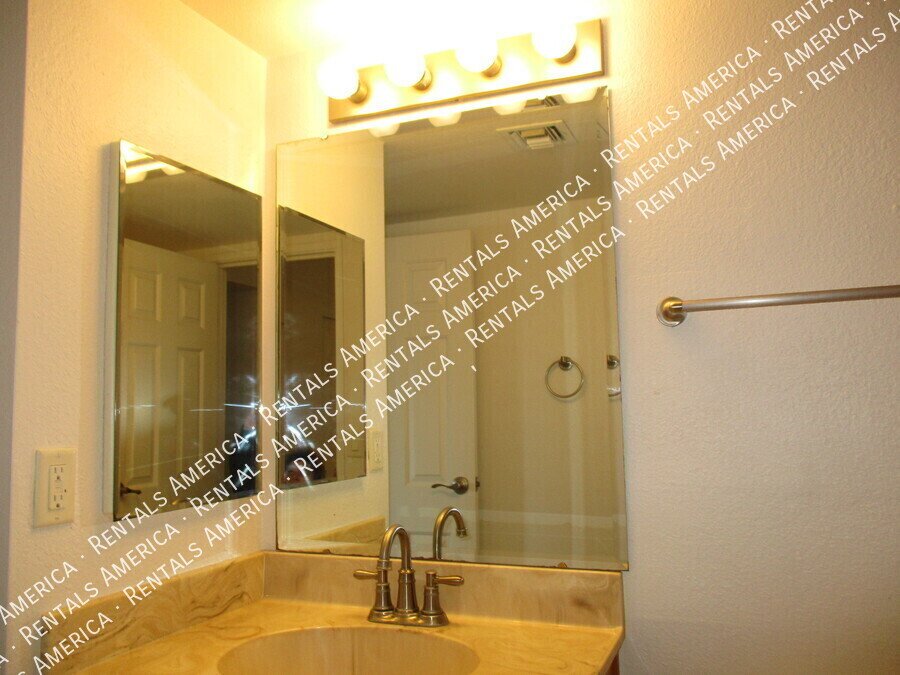 1 bedroom with washer and dryer! property image