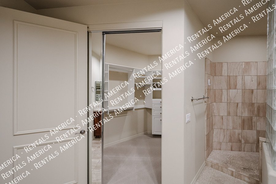 Available Now 2 Bed Plus Den 2 Bath Condo property image