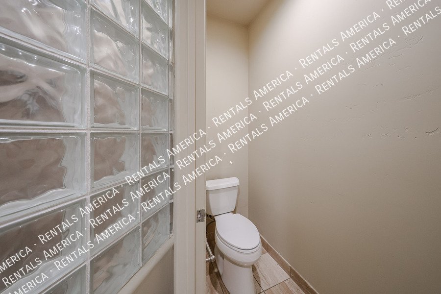 Available Now 2 Bed Plus Den 2 Bath Condo property image