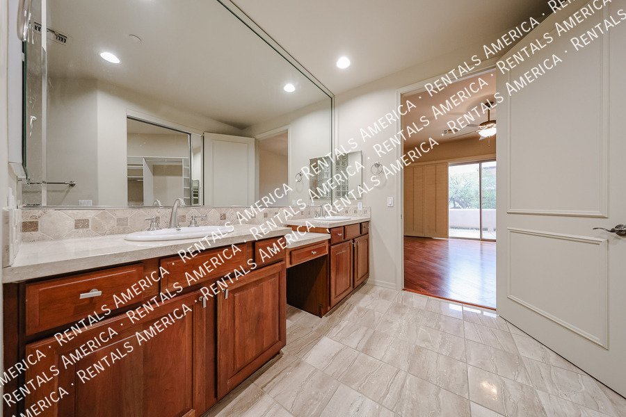 Available Now 2 Bed Plus Den 2 Bath Condo property image
