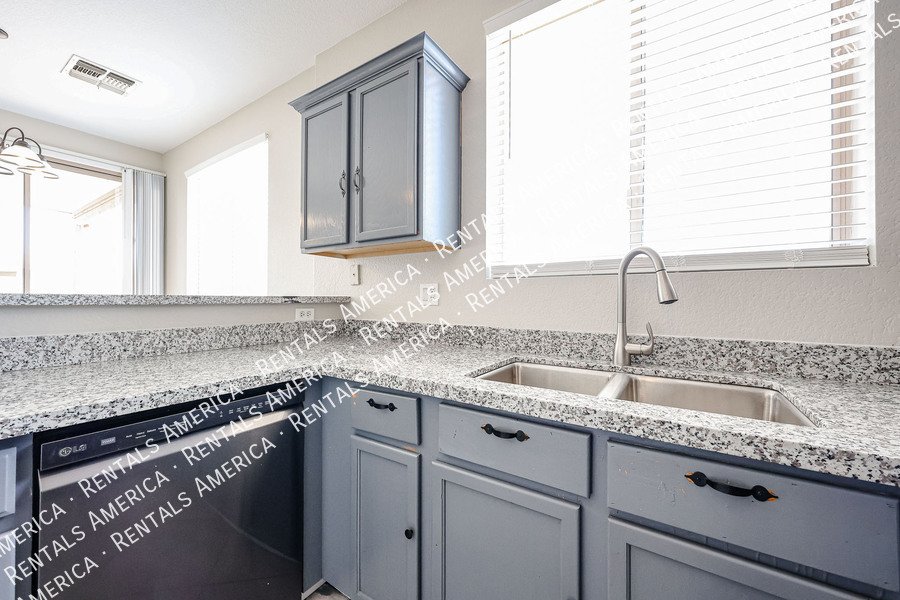 3825 S 60th Dr property image