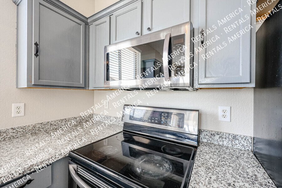 3825 S 60th Dr property image
