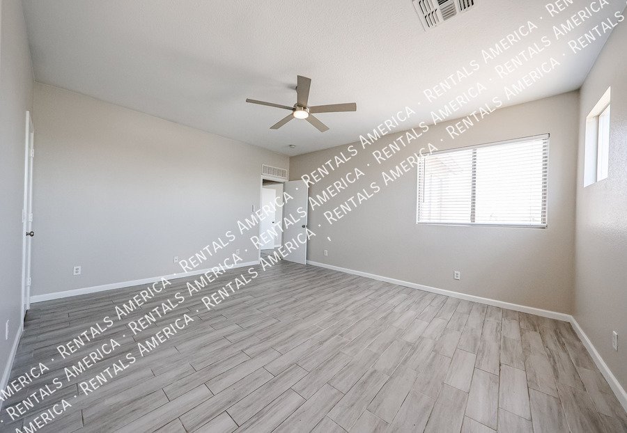 3825 S 60th Dr property image