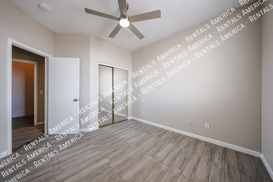 3825 S 60th Dr property image
