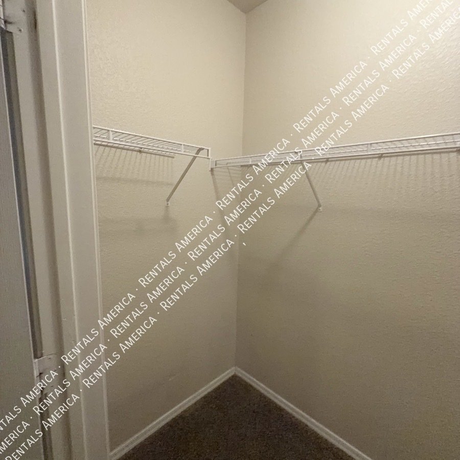 Spaciious 3rd story 1 bedroom condo in the Gated Red Rox Community! property image