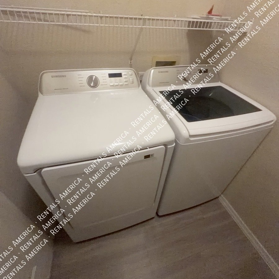 Spaciious 3rd story 1 bedroom condo in the Gated Red Rox Community! property image