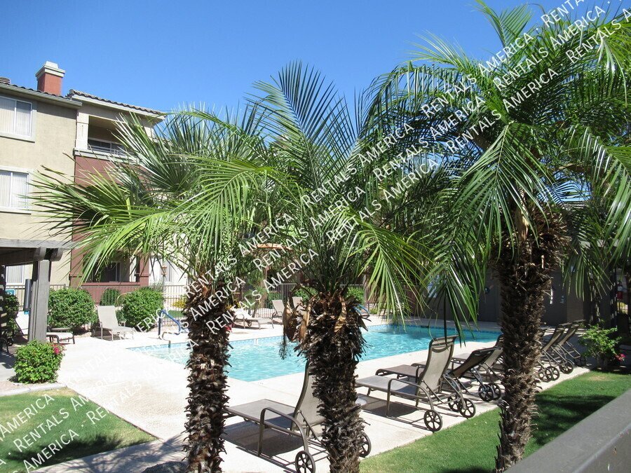 Spaciious 3rd story 1 bedroom condo in the Gated Red Rox Community! property image